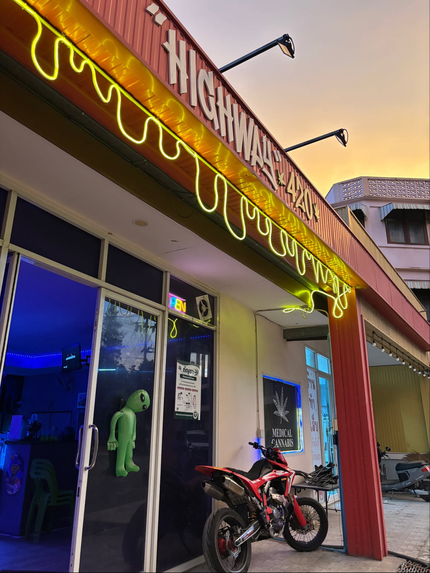 Harlem420cafe'