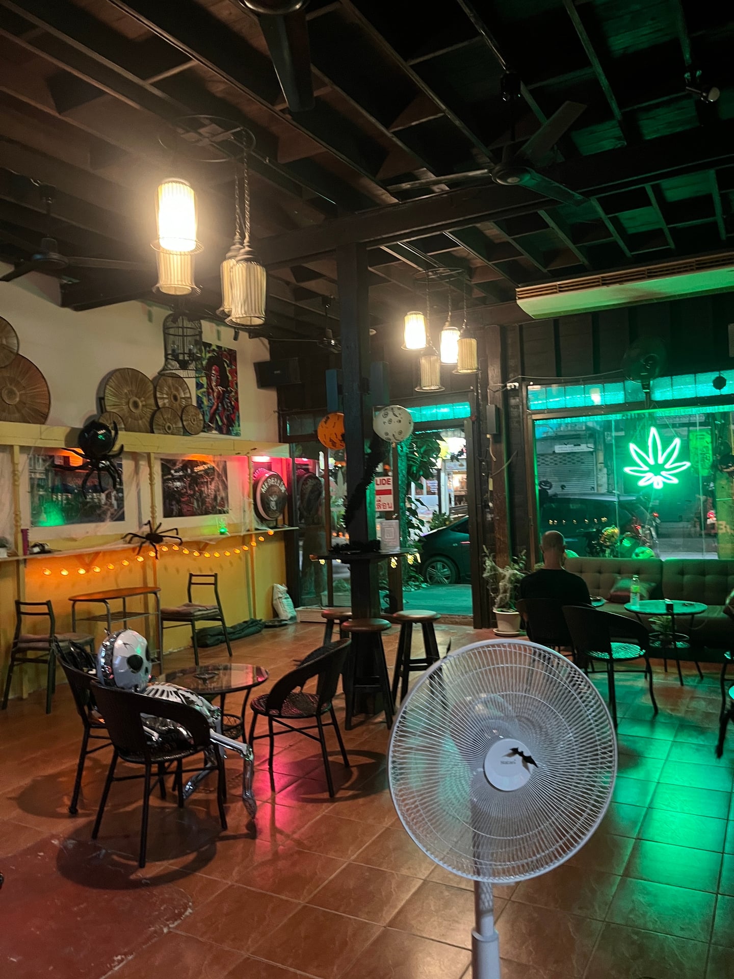 MEDELLÍN - Yes, We Cannabis