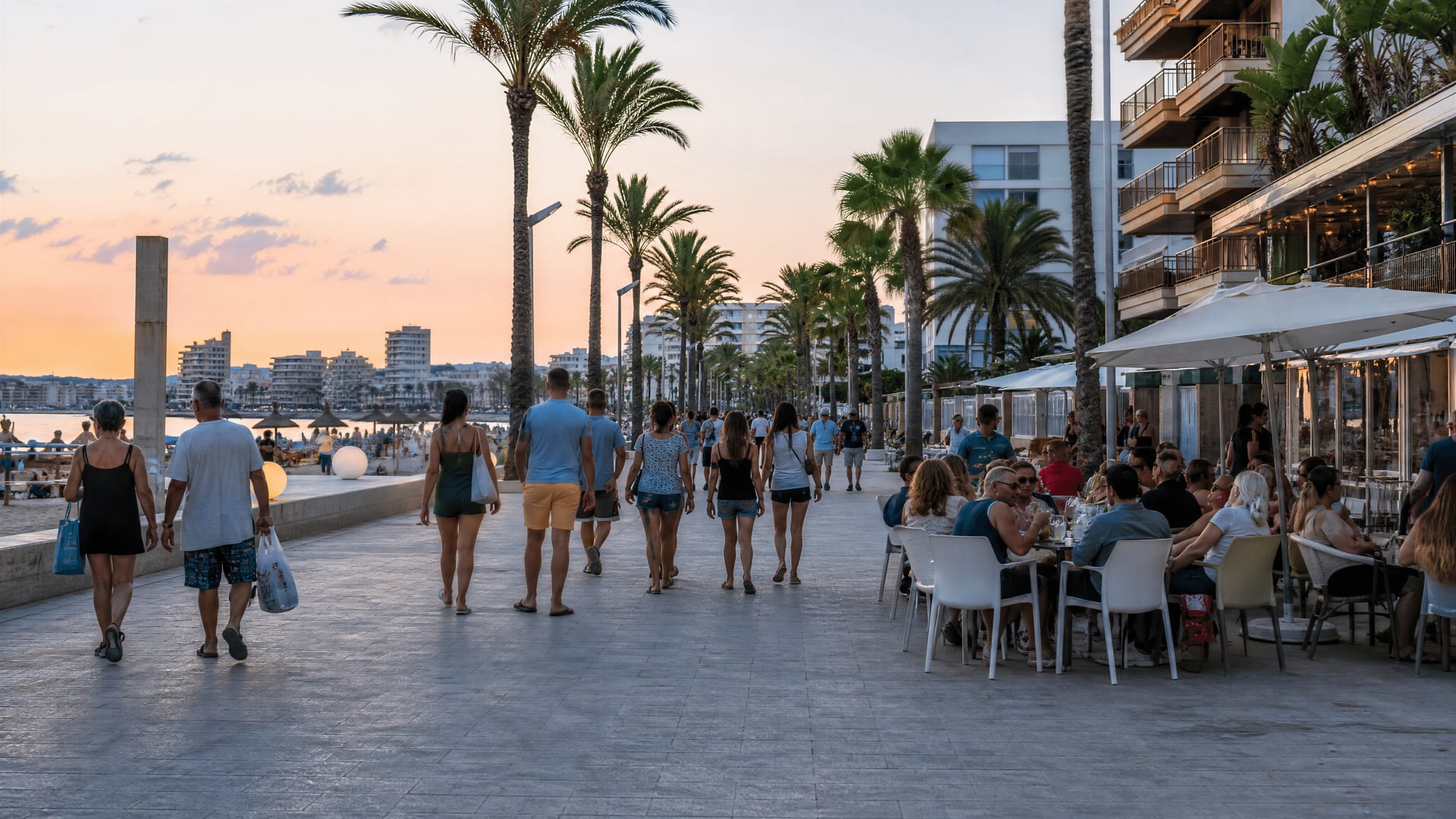 Can Pastilla ve sahil yakınında Playa de Palma’da gezinti yolu yaşamı