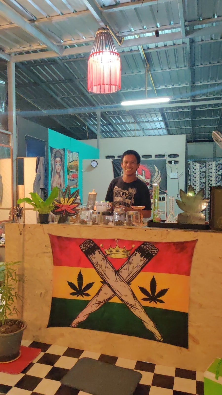 M.O.M. Weed Zone