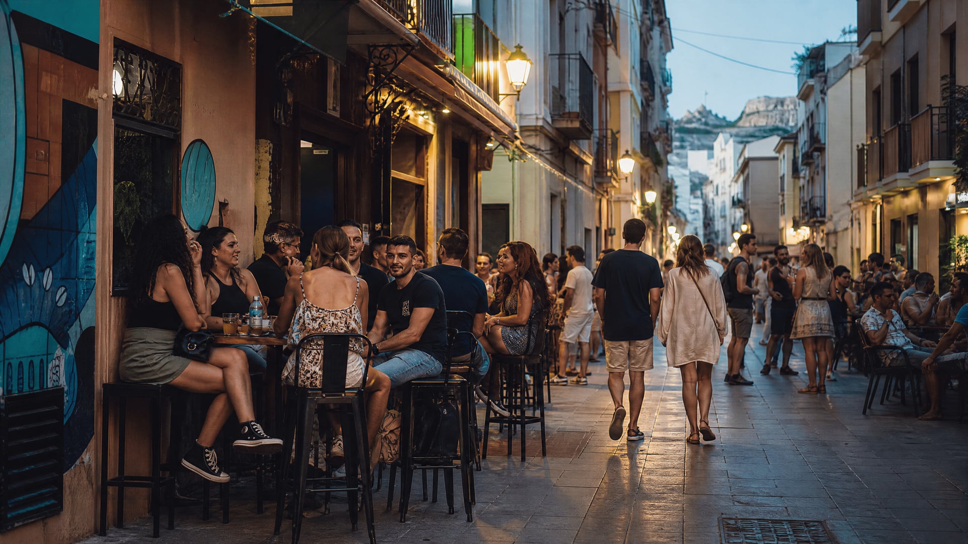 El Barrio street life in Alicante near the cannabis social club neighborhood scene