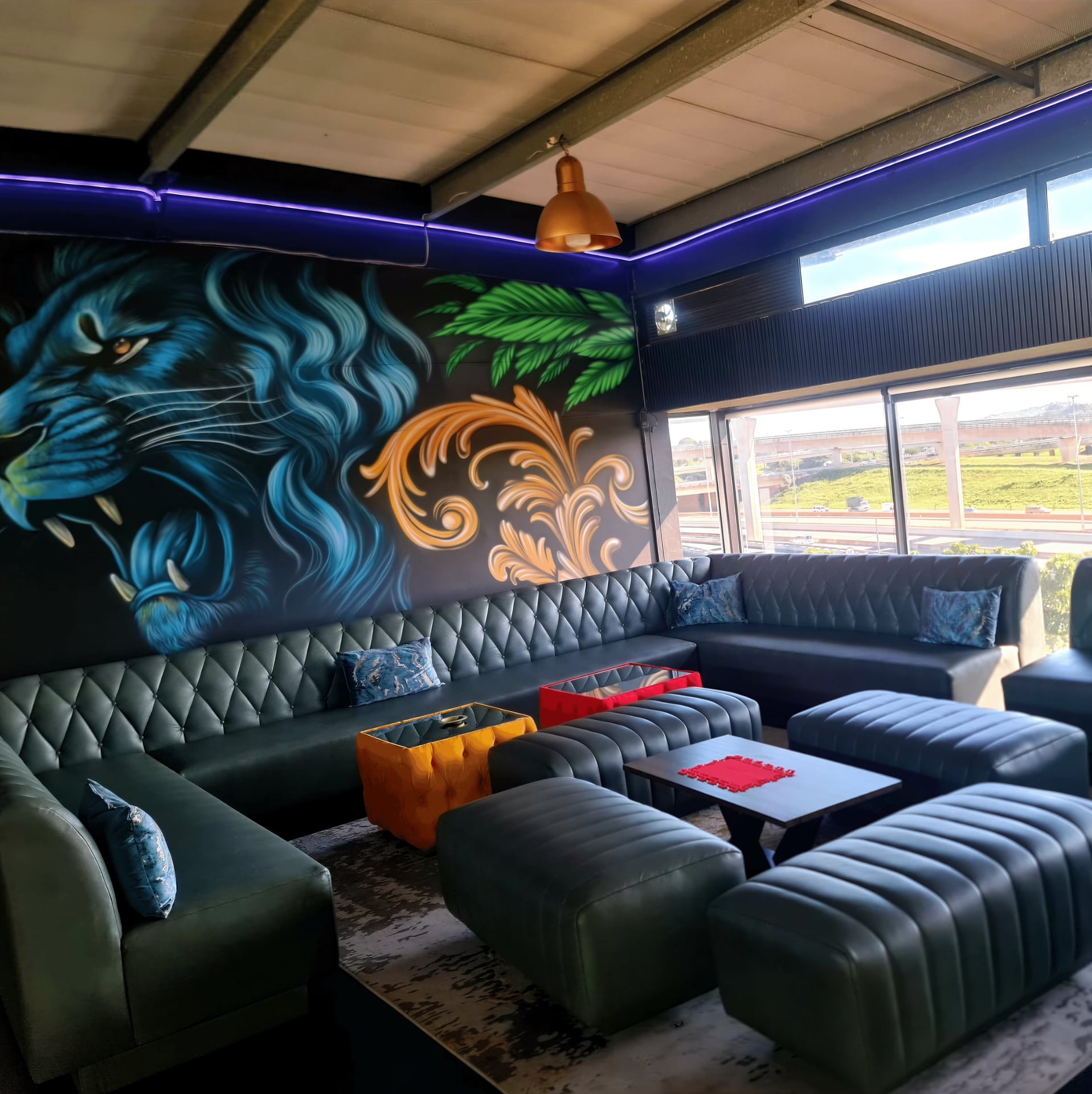 Hybrid Lounge