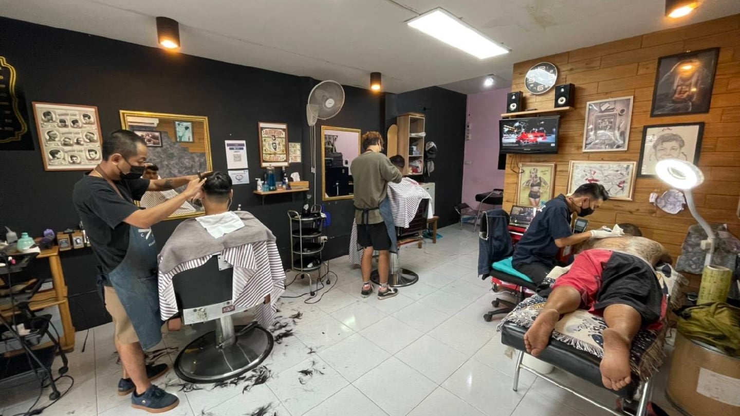 M & M Barber Shop Weed