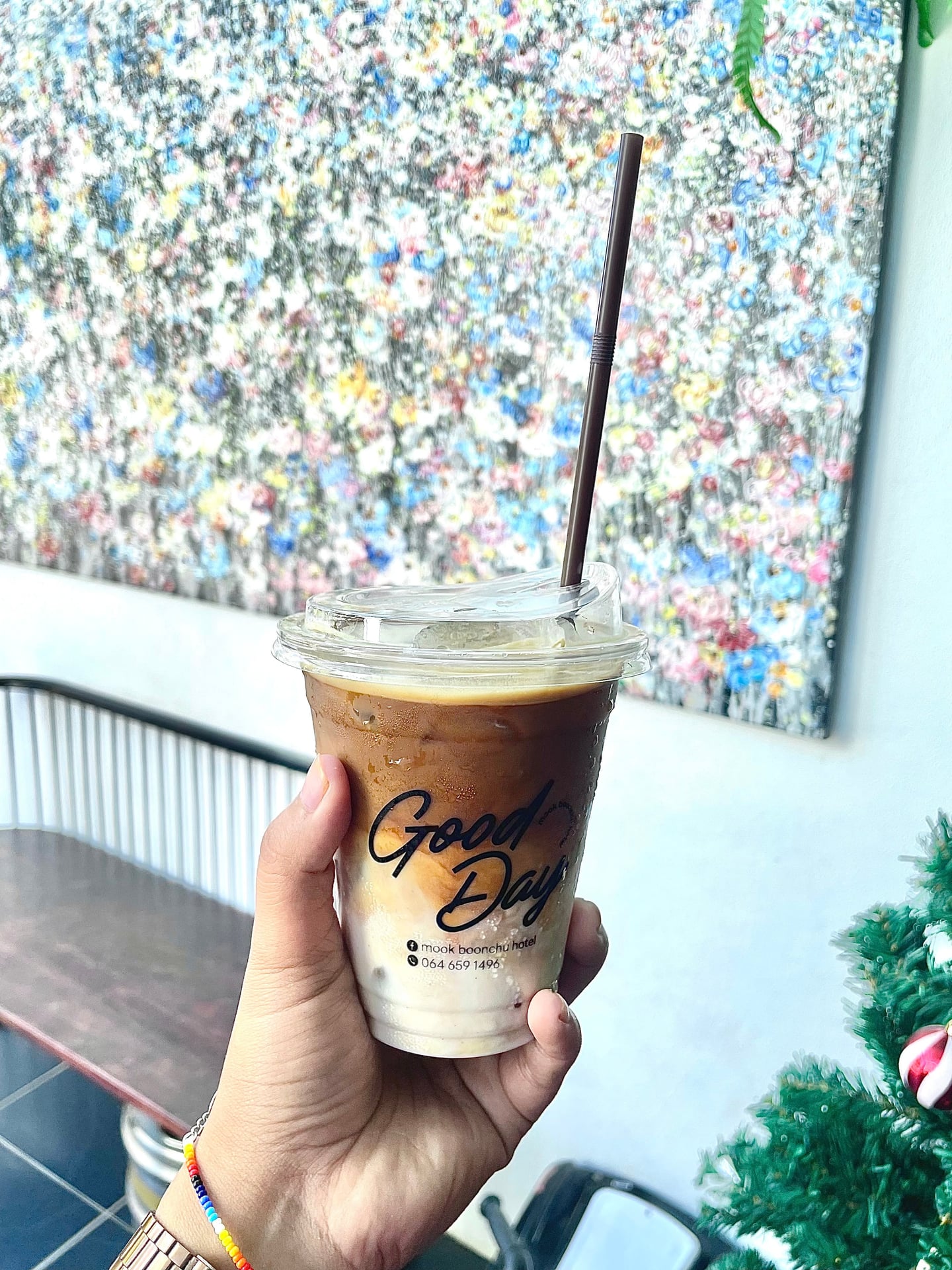 HollyWeed Cannabis Cafe