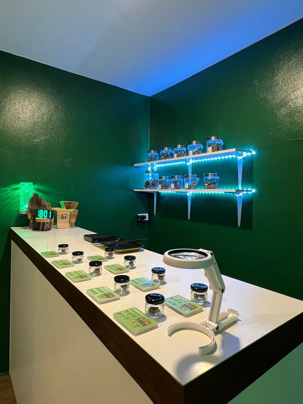 Light Up! Shop & Delivery