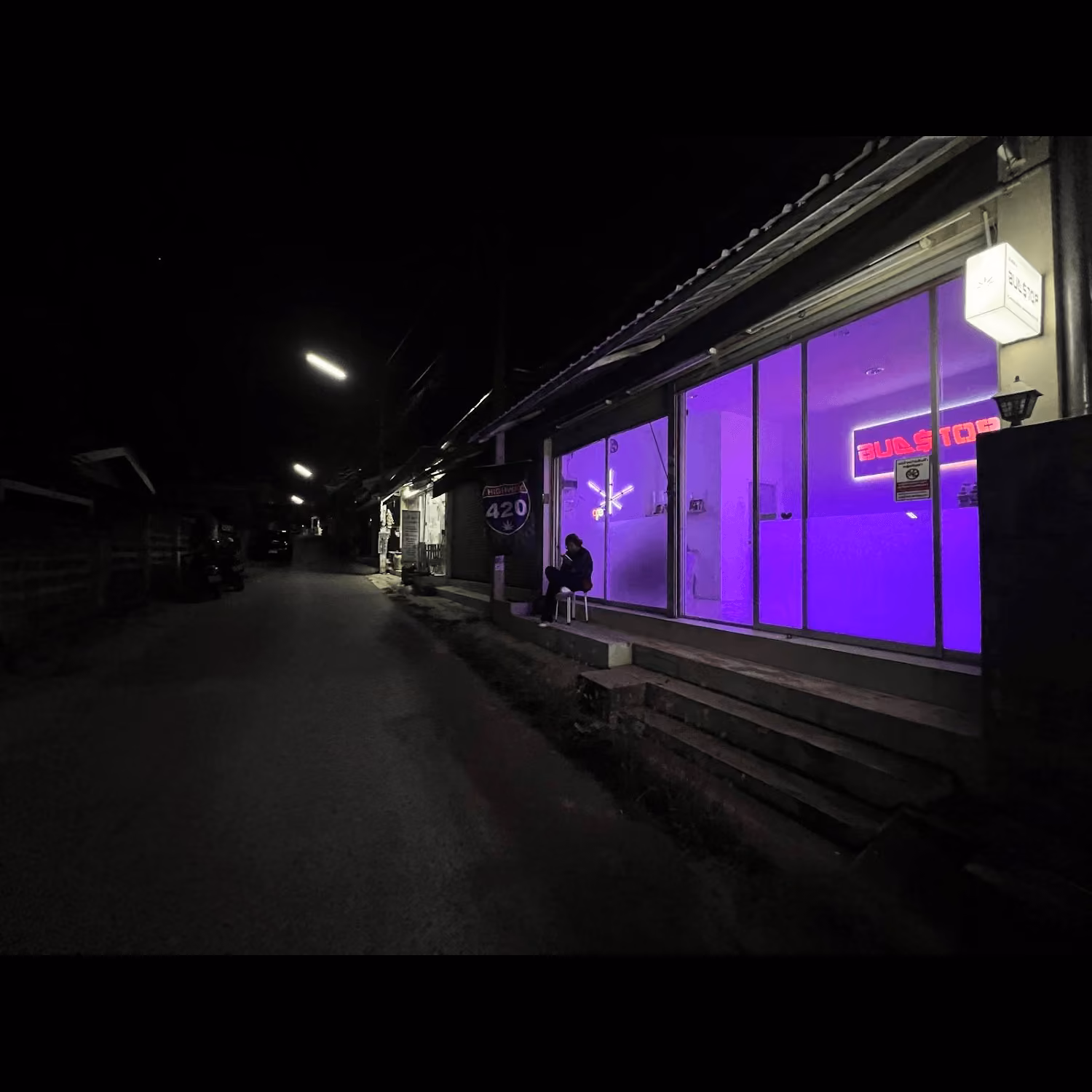 大麻社交俱乐部 Budstop 3 标志
