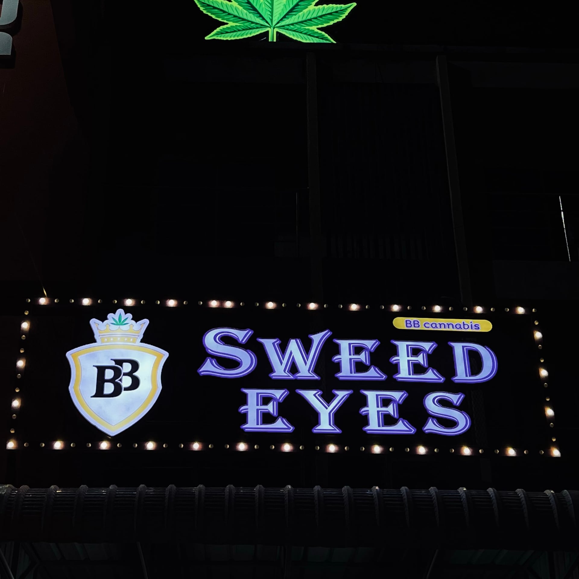 대마 소셜 클럽 Sweed Eyes 로고