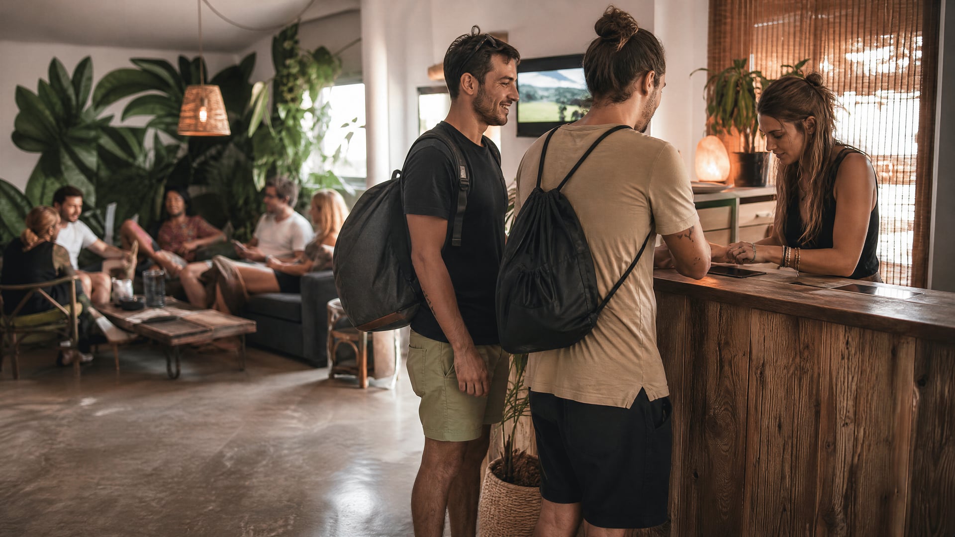 Reception check-in at a Puerto de Alcúdia cannabis social club with members arriving