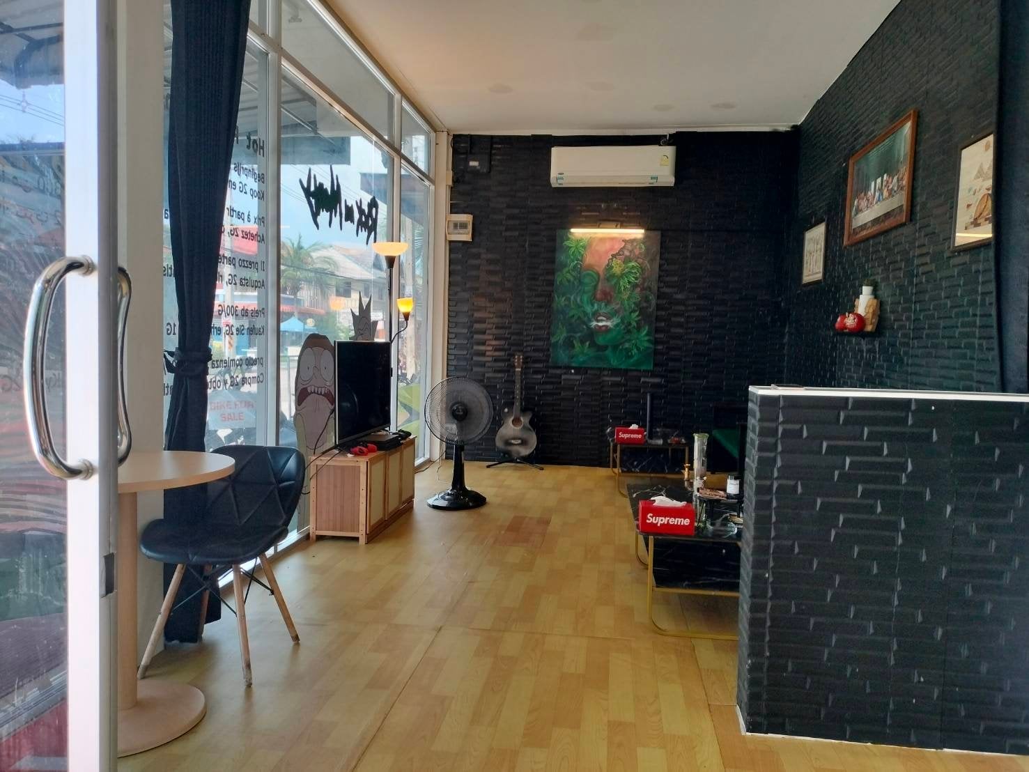 Ronny 'S Secret Lounge
