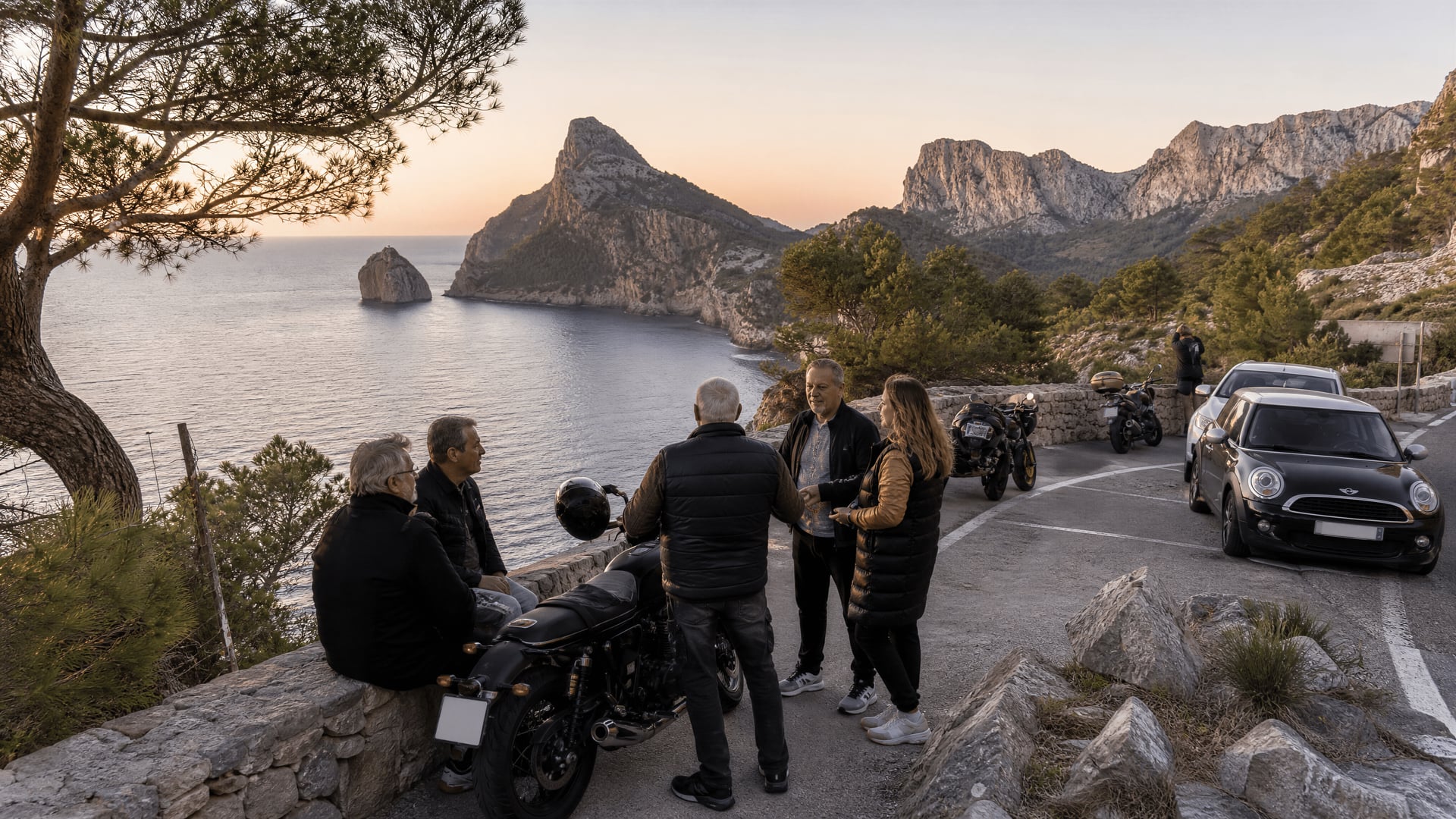 Côte de Formentor et vie locale sur la route près du contexte des clubs sociaux de cannabis