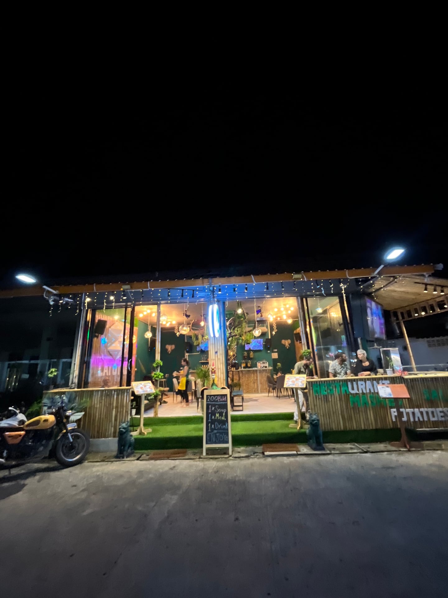 LATOTAL - Concept Bar