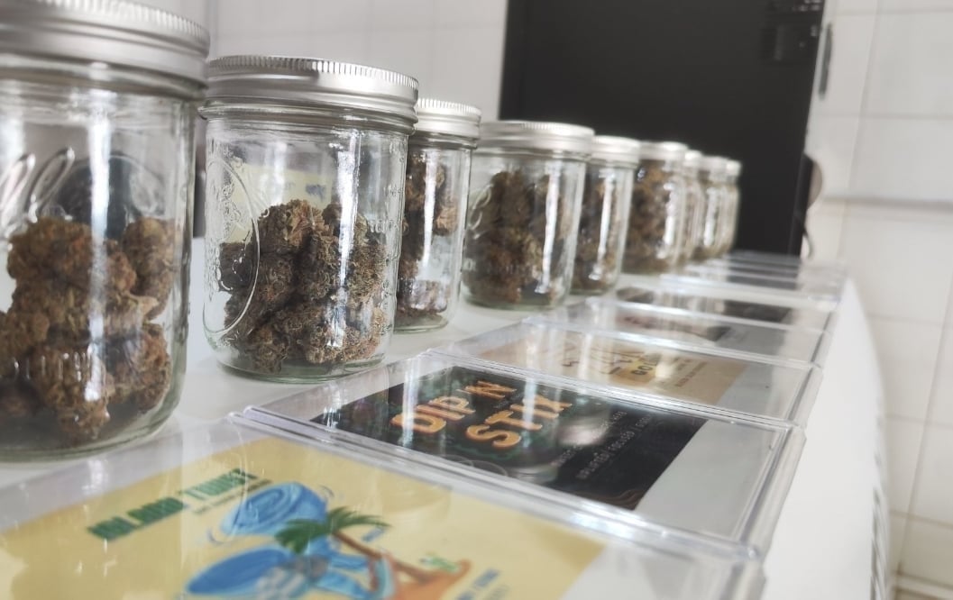 Bitter Buds Ratchathewi