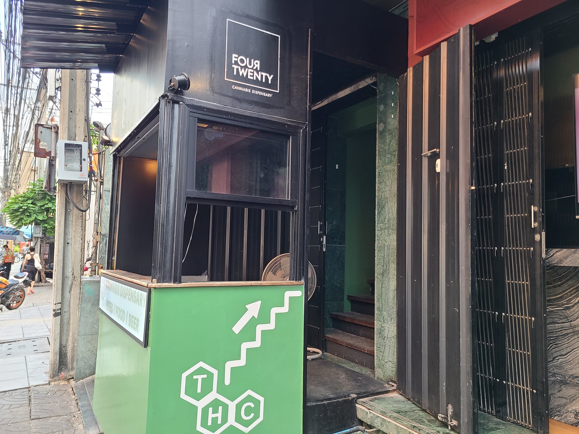 Four Twenty Dispensary - The Loft Sukhumvit