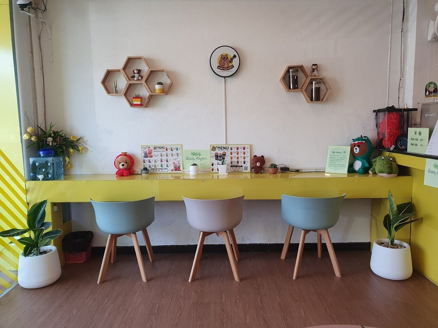Gun-Cha Cafe'