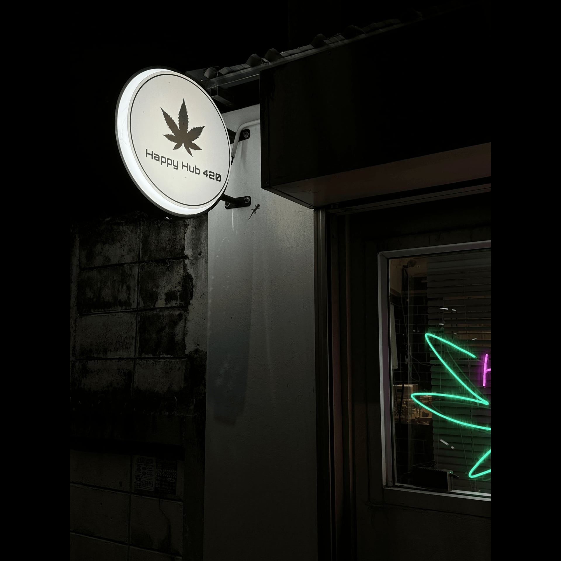 Happy Hub 420 - Weed Shop & Cannabis logo