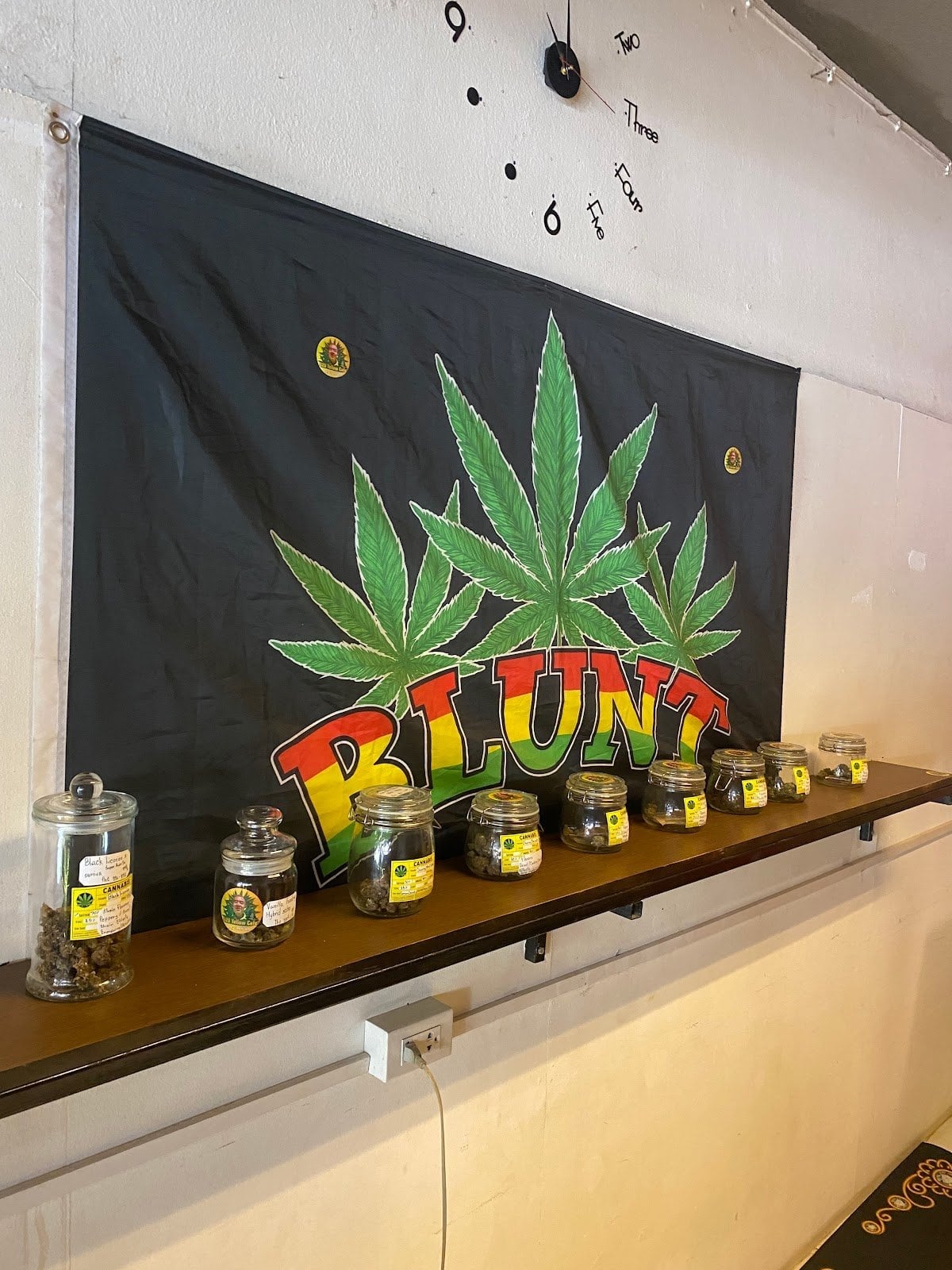 420 Yellowe Cafe