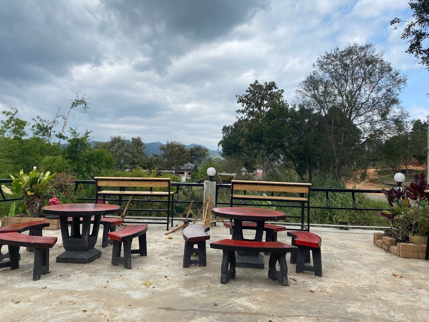 Mountain High Restaurant, Resort