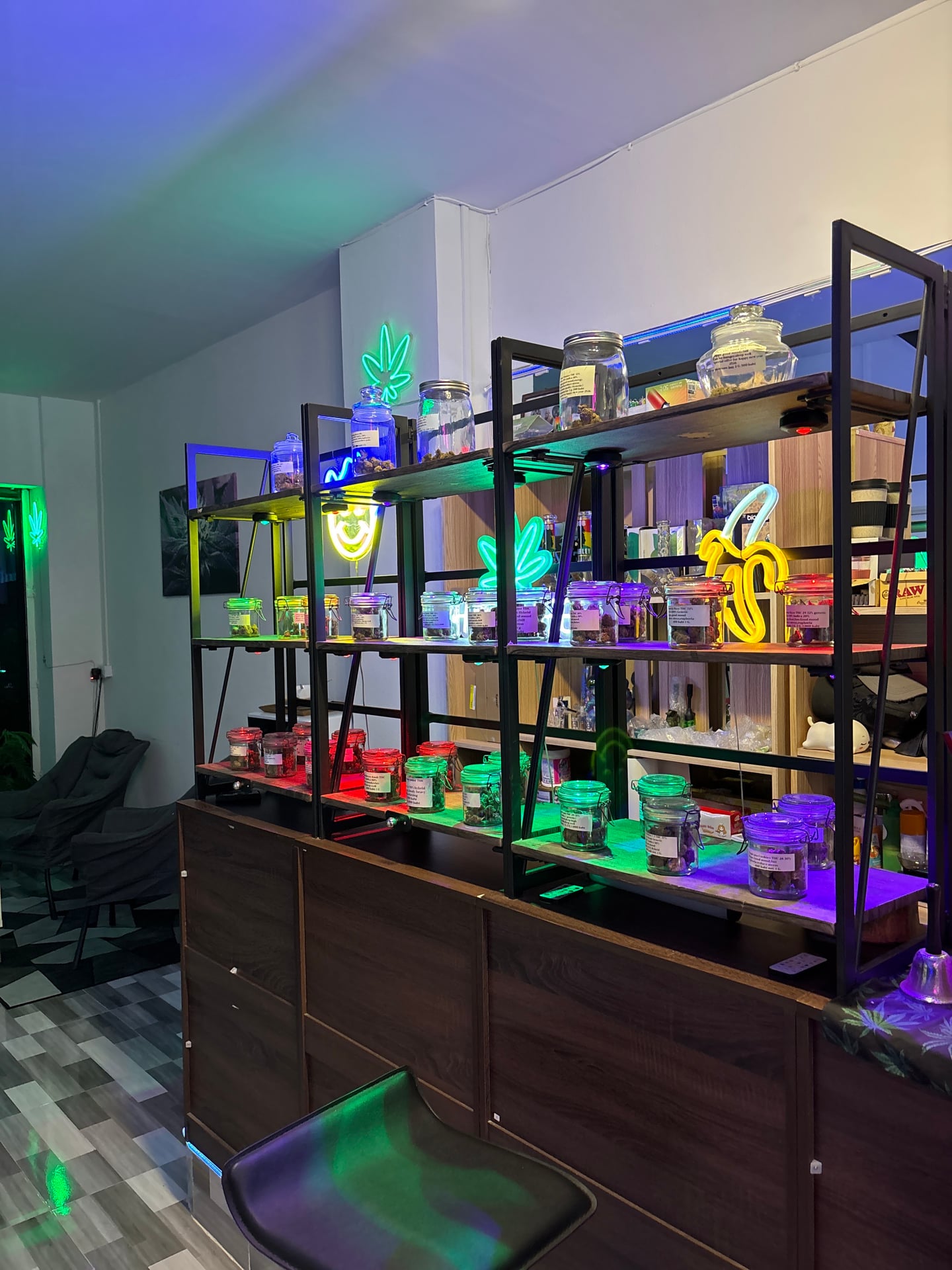 Smile House OG. Weed