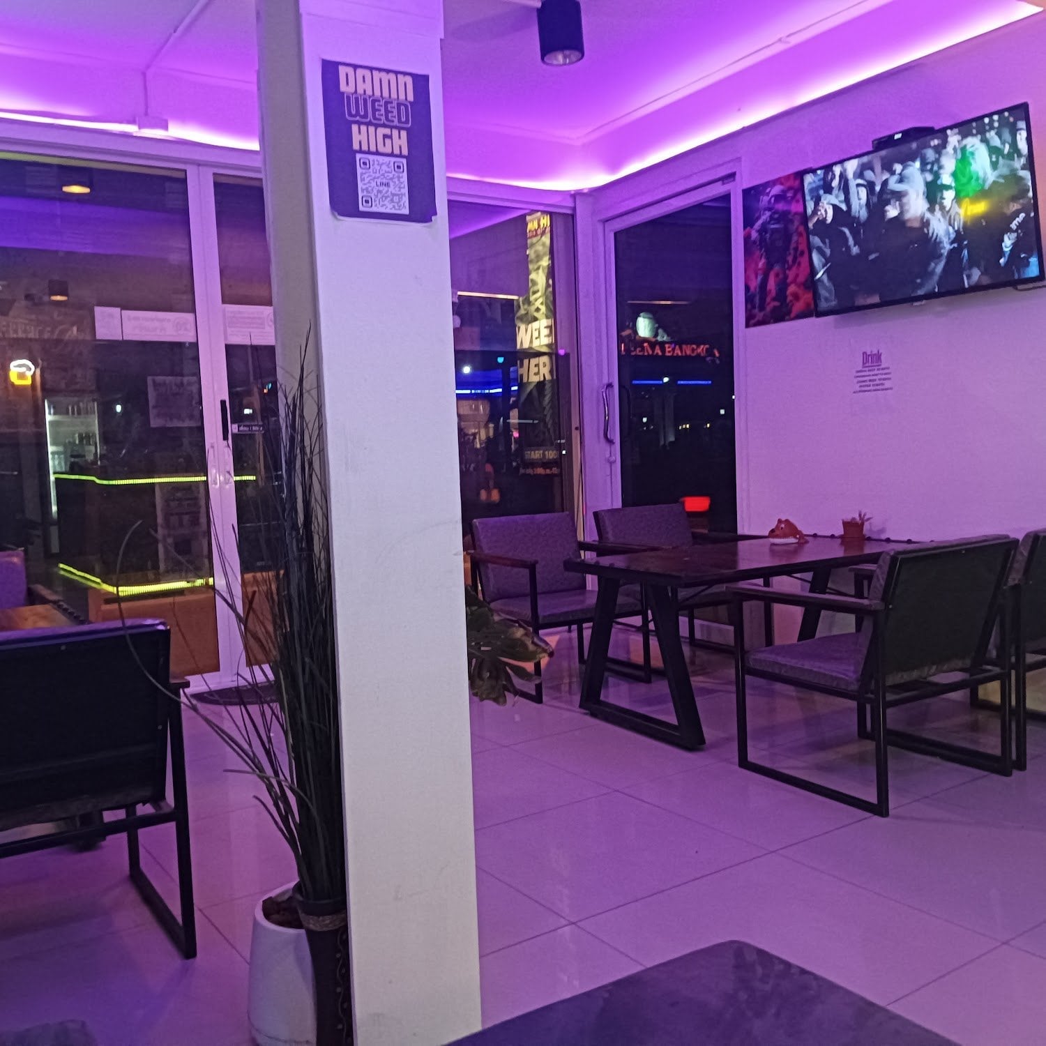Dam'n Hight Cannabis Cafe'