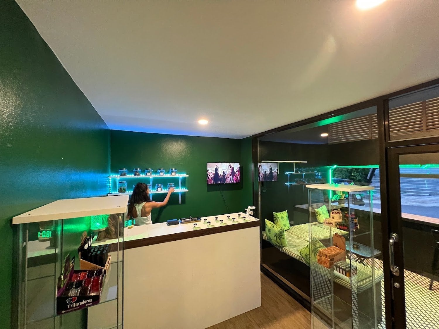 Light Up! Shop & Delivery