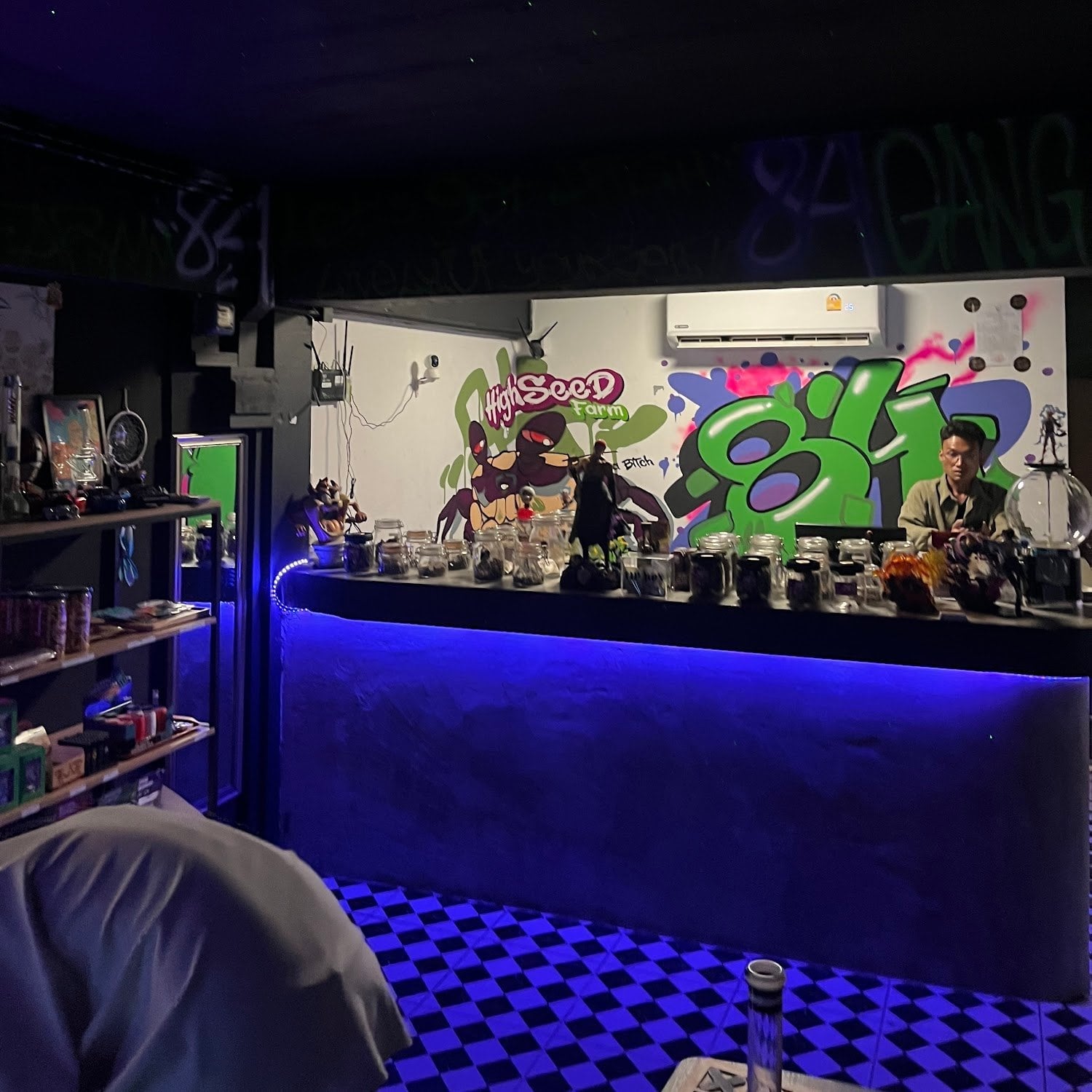 84xLou's Cannabis Shop Hiphop & Trap