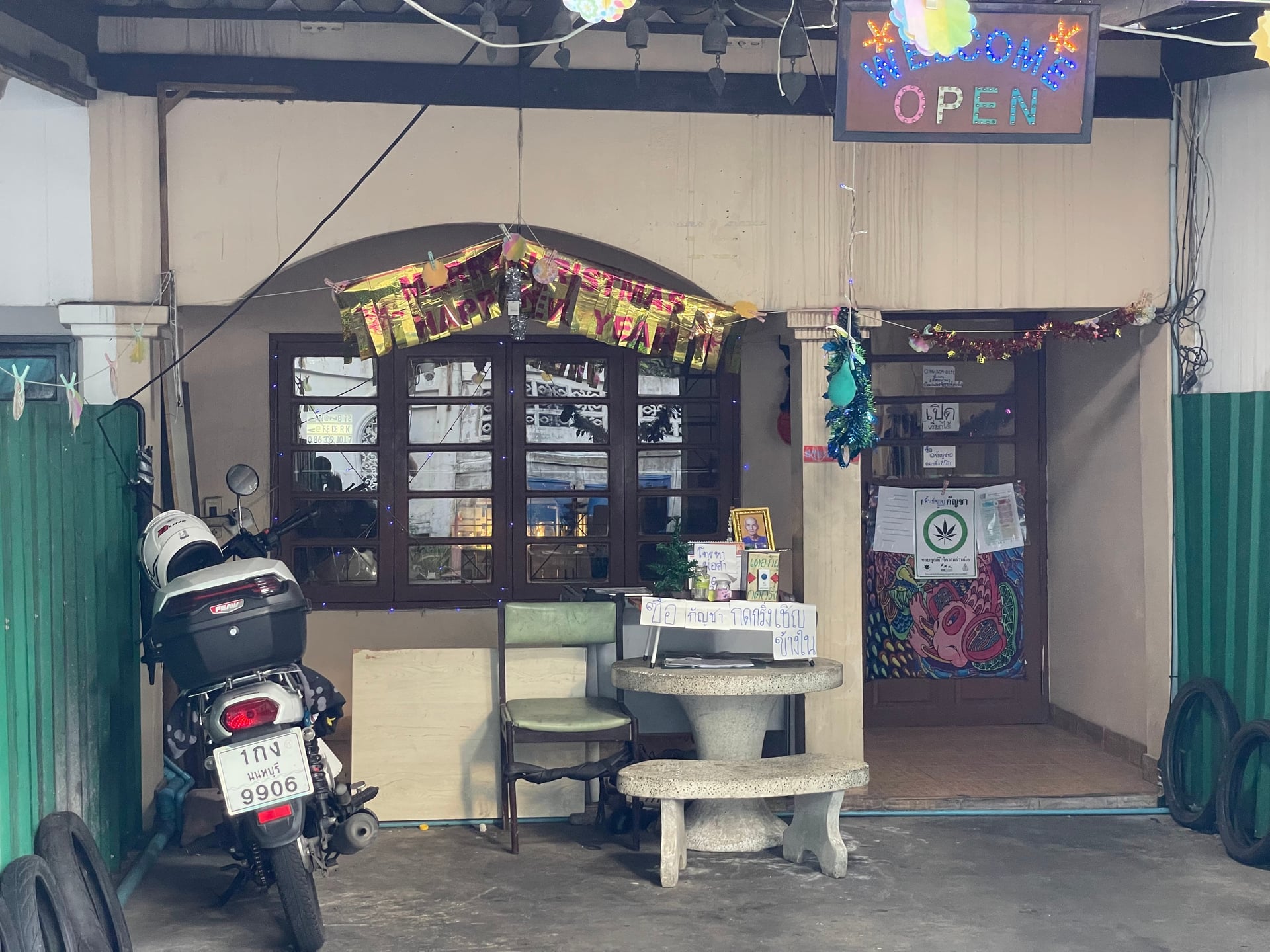 Head High Cafe