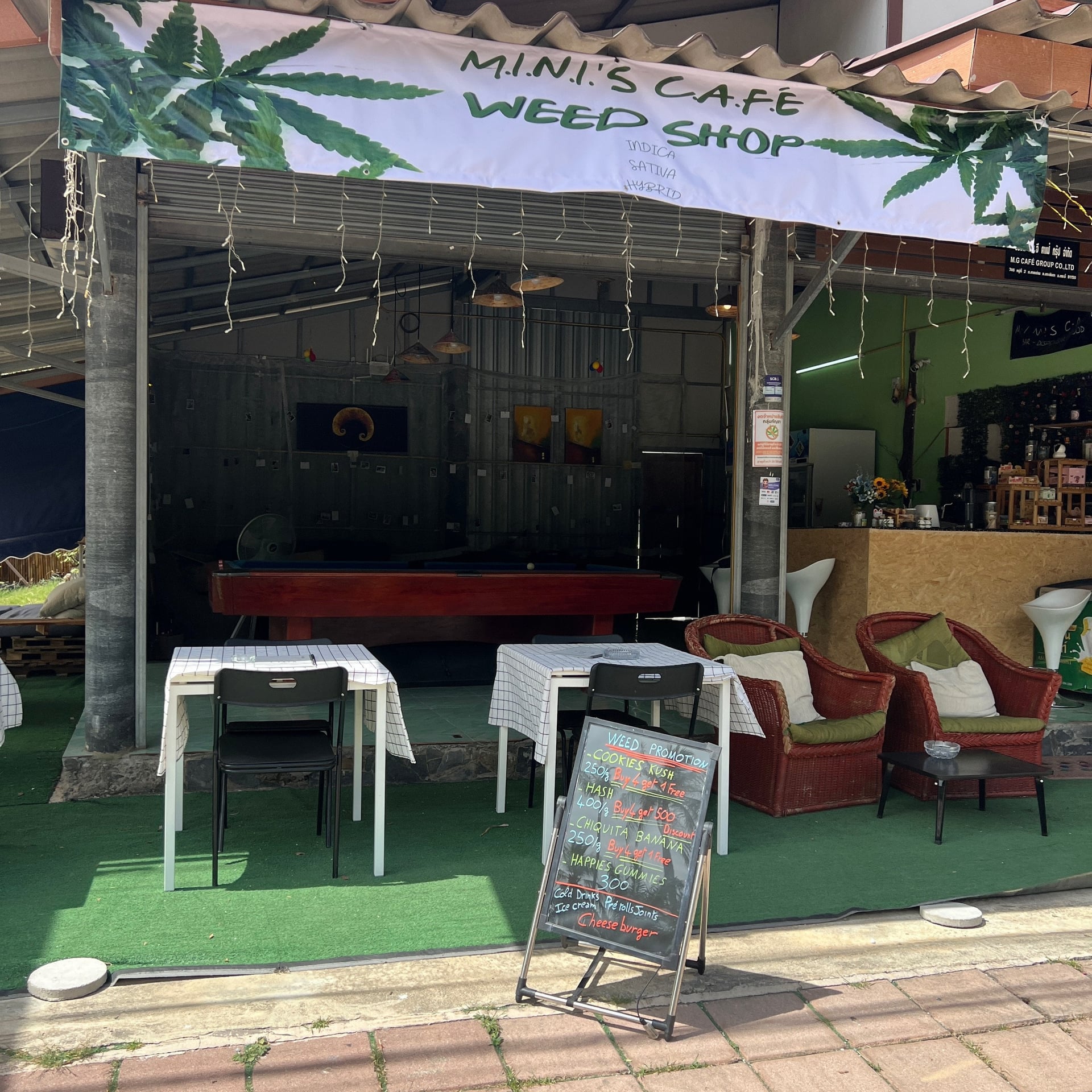 Mini's Café Bar