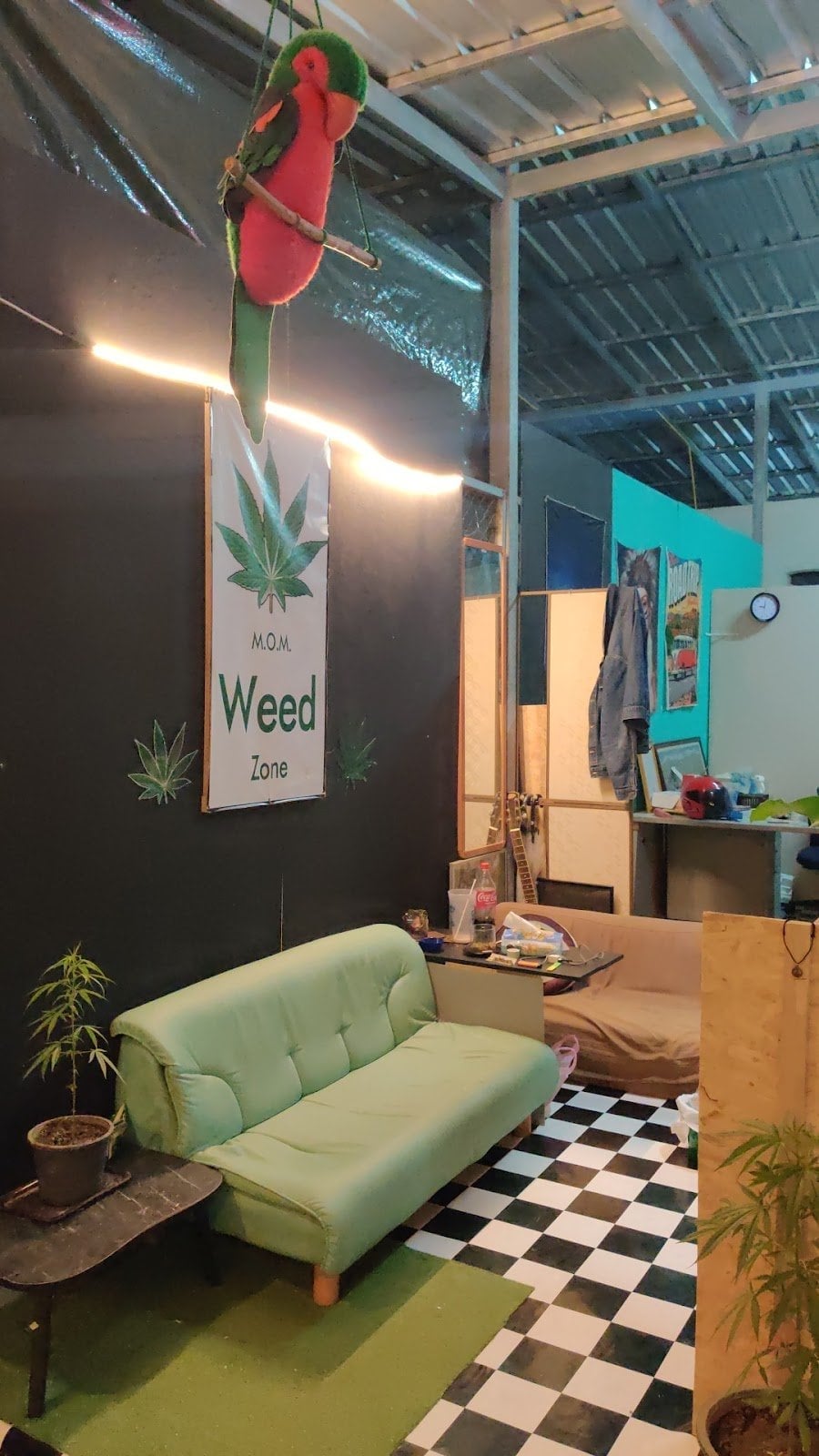 M.O.M. Weed Zone