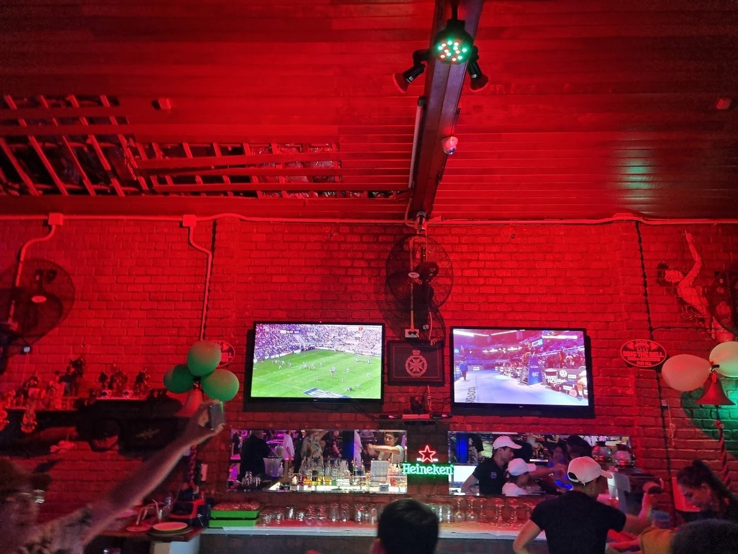 Heroes Bar