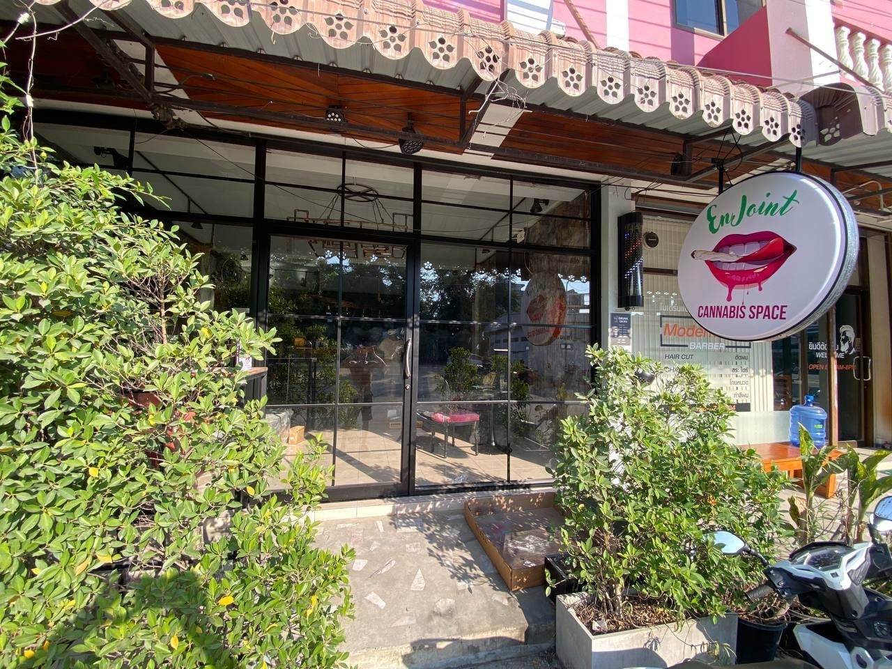 Art Bar EnJoint Cannabis Space
