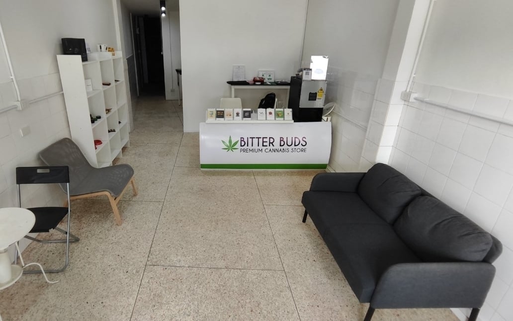 Bitter Buds Ratchathewi