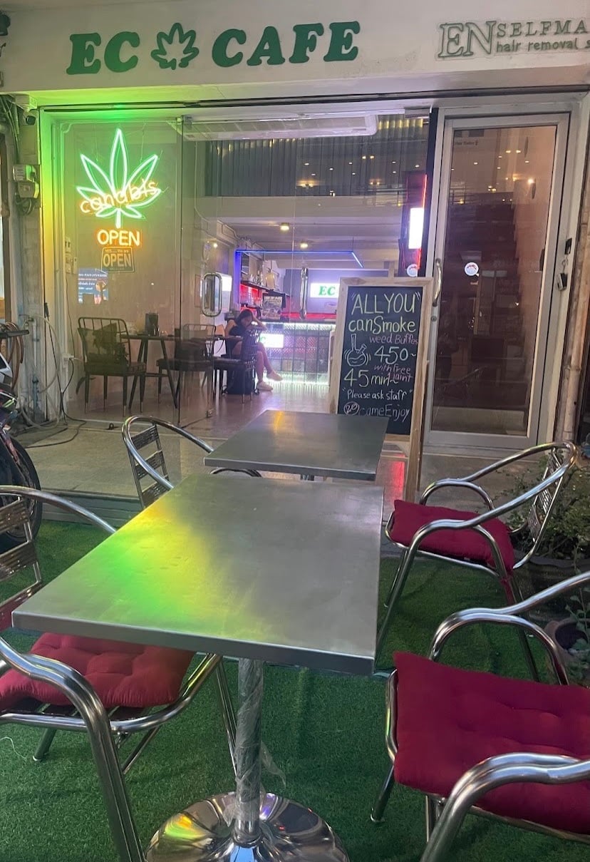 Ec Cafe Bangkok Sukhumvit33 1 Everyone Cannabis