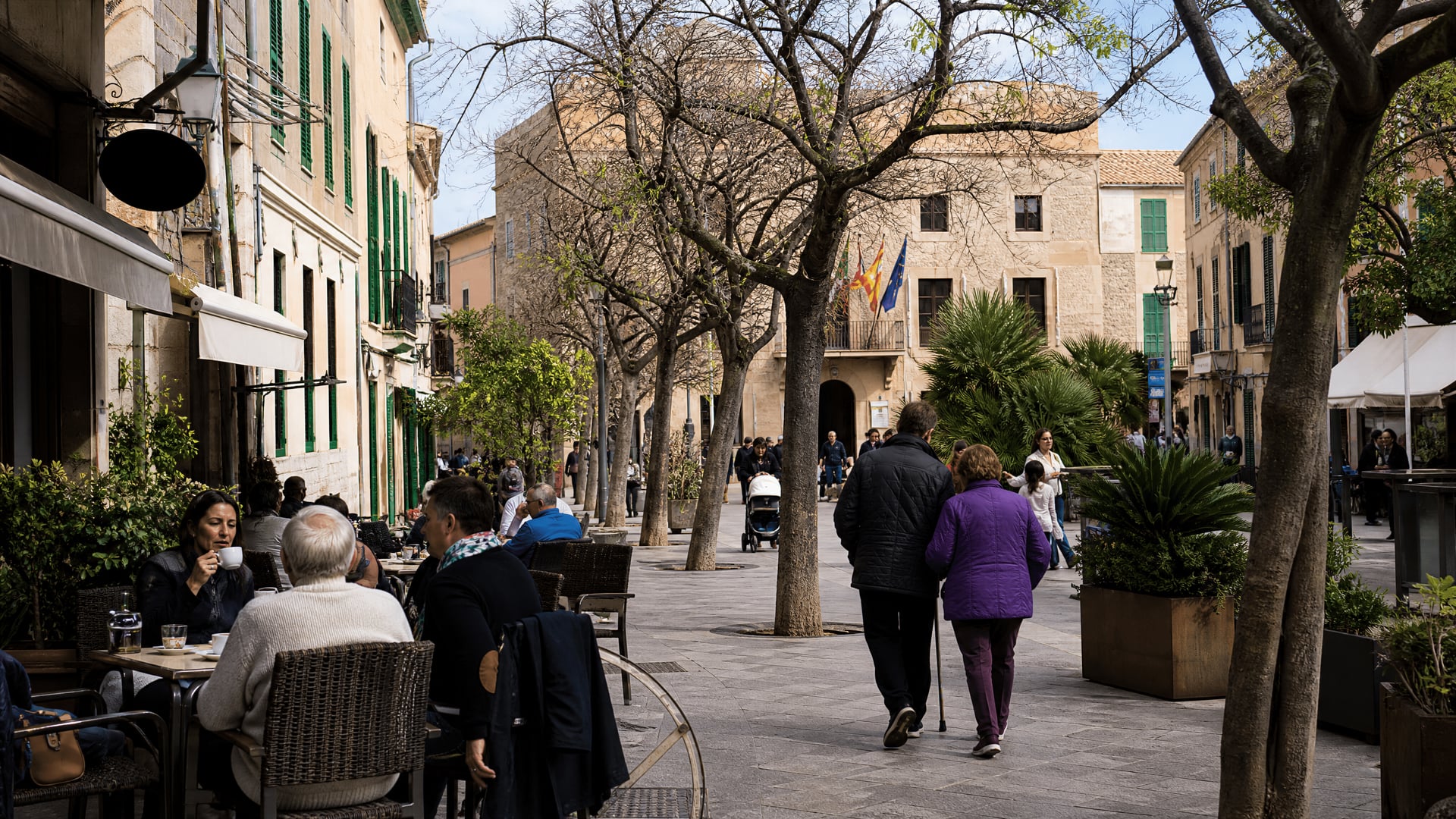 Son Servera town center with everyday life and cannabis club context
