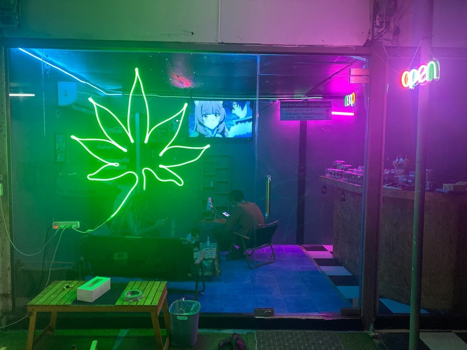 84xLou's Cannabis Shop Hiphop & Trap