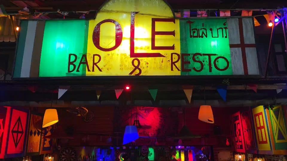 Arty Momma Rasta Bar