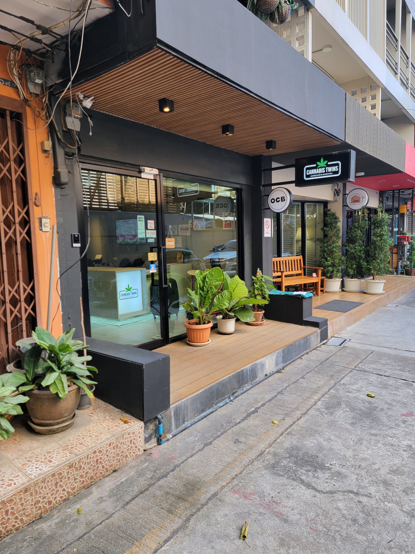CANNABIS TWINS Dispensary And Lounge - Silom
