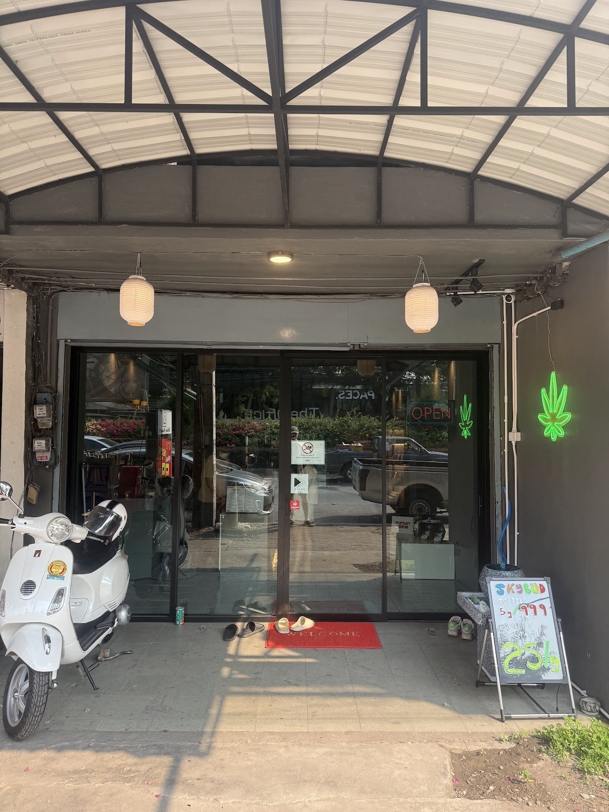 Sky Bud Cannabis Bar Airport CNX