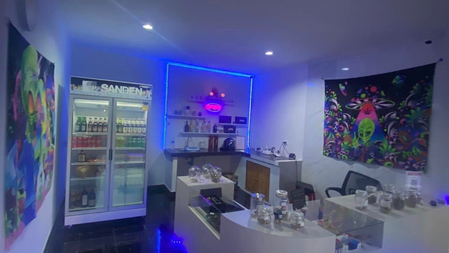 Smokers Paradise Phuket Thep Krasattri