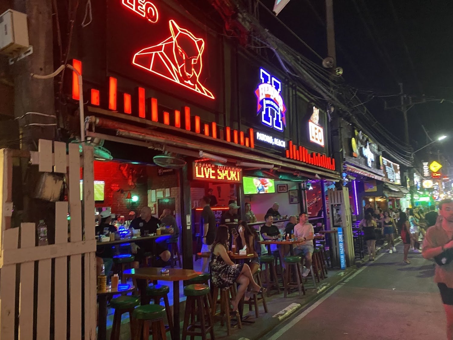 Heroes Bar