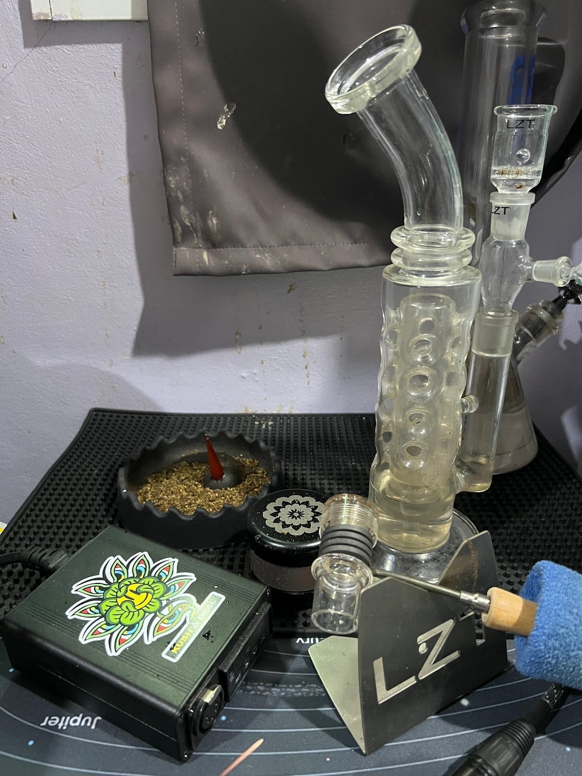 Cannabis. Shop. Weeds