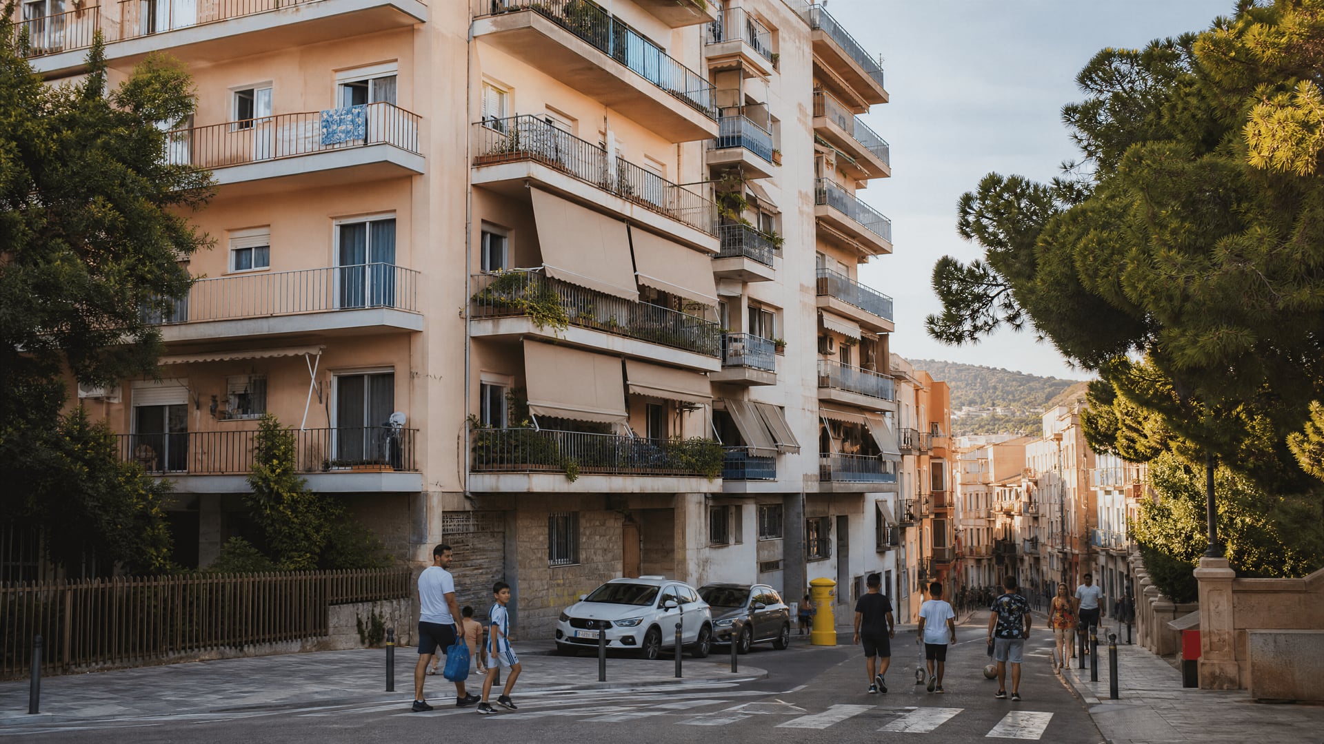 Lloret de Mar residential block near local streets and club neighborhoods
