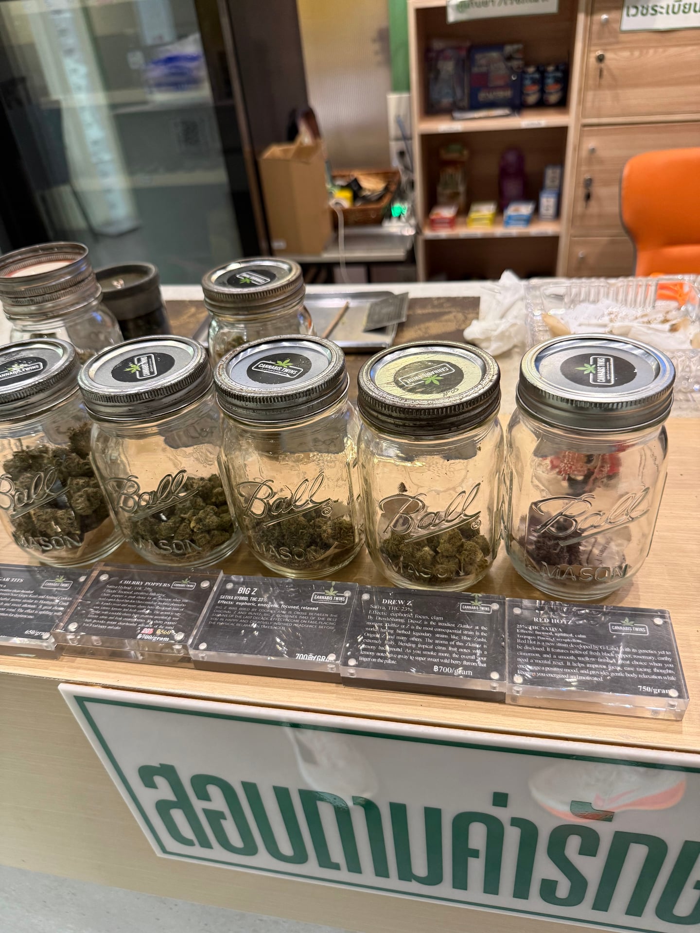 CANNABIS TWINS Dispensary, Lounge And Weed Shop - Phloen Chit