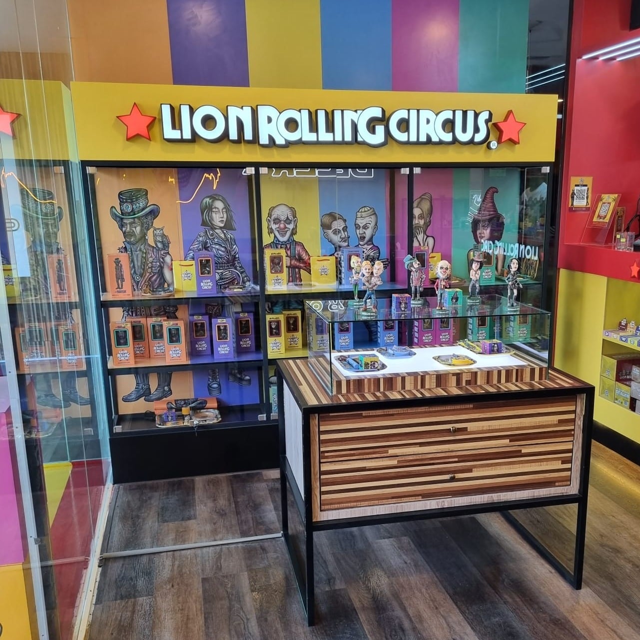 Lion Rolling Circus - Dispensary, Chaweng Beach