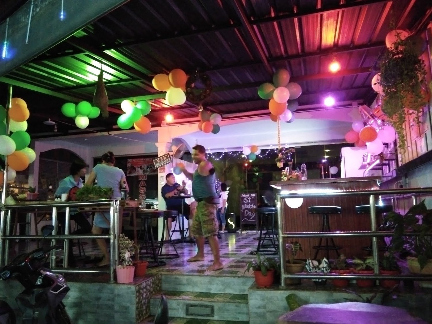 Friends Bar