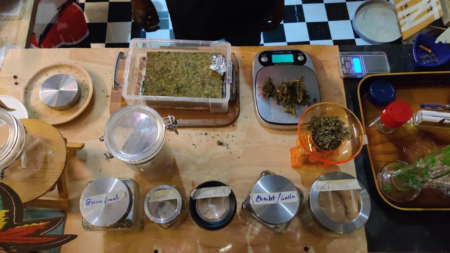 M.O.M. Weed Zone
