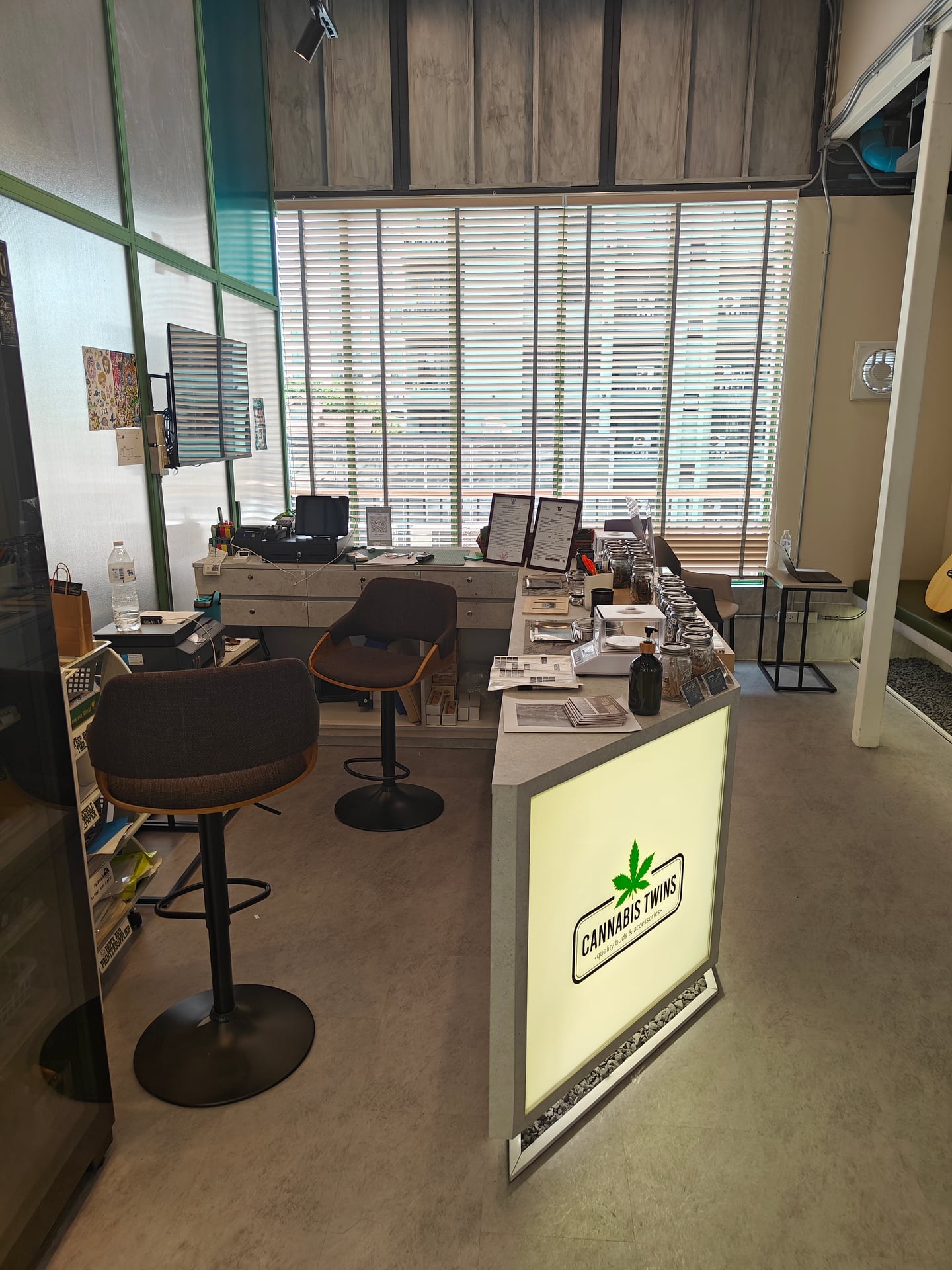 CANNABIS TWINS Dispensary, Lounge And Weed Shop - Phloen Chit