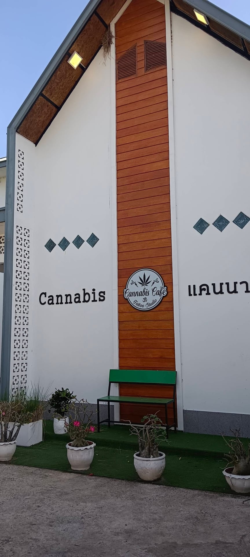 Cannabis Cafe'