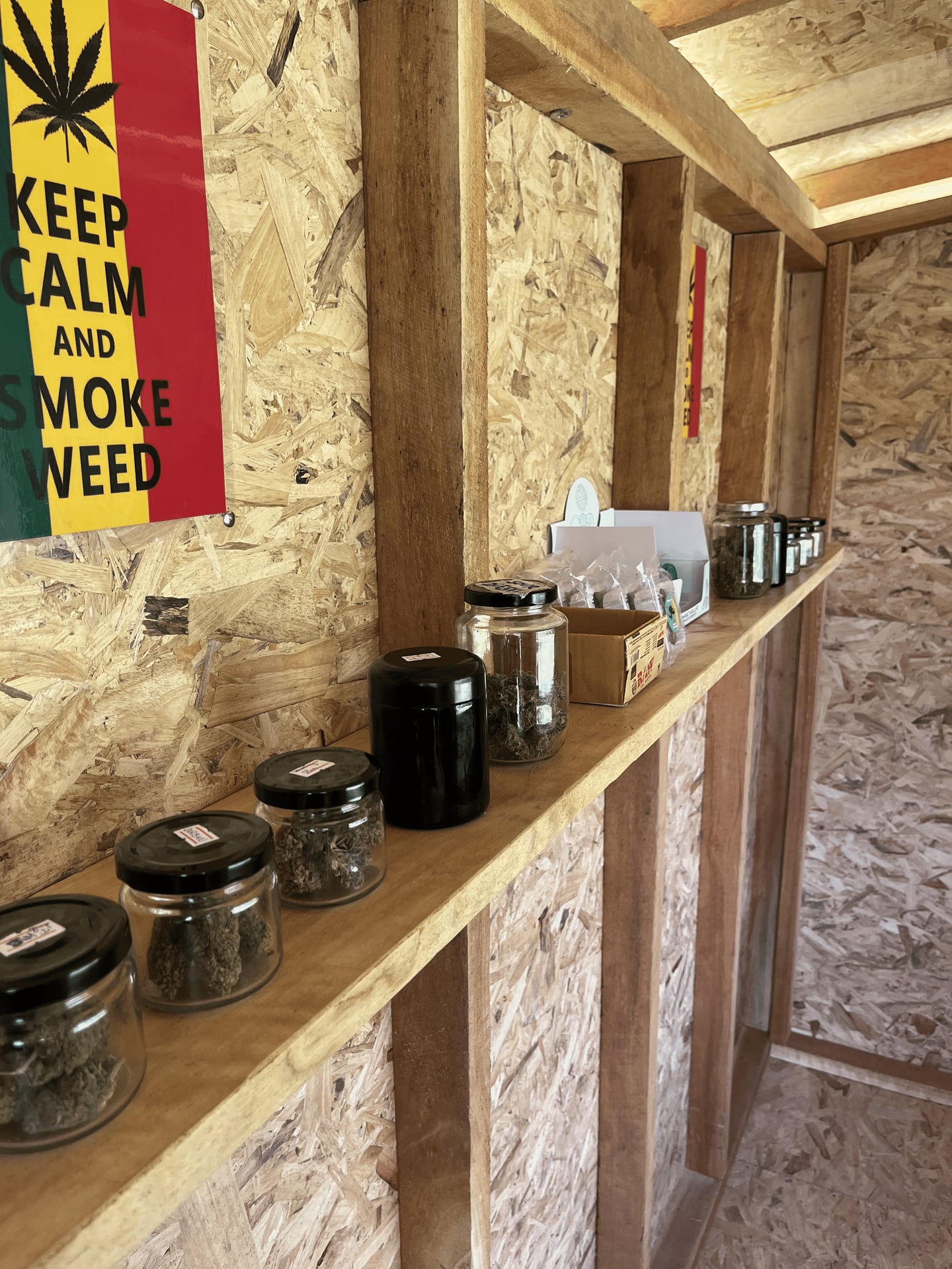 HollyWeed Cannabis Cafe