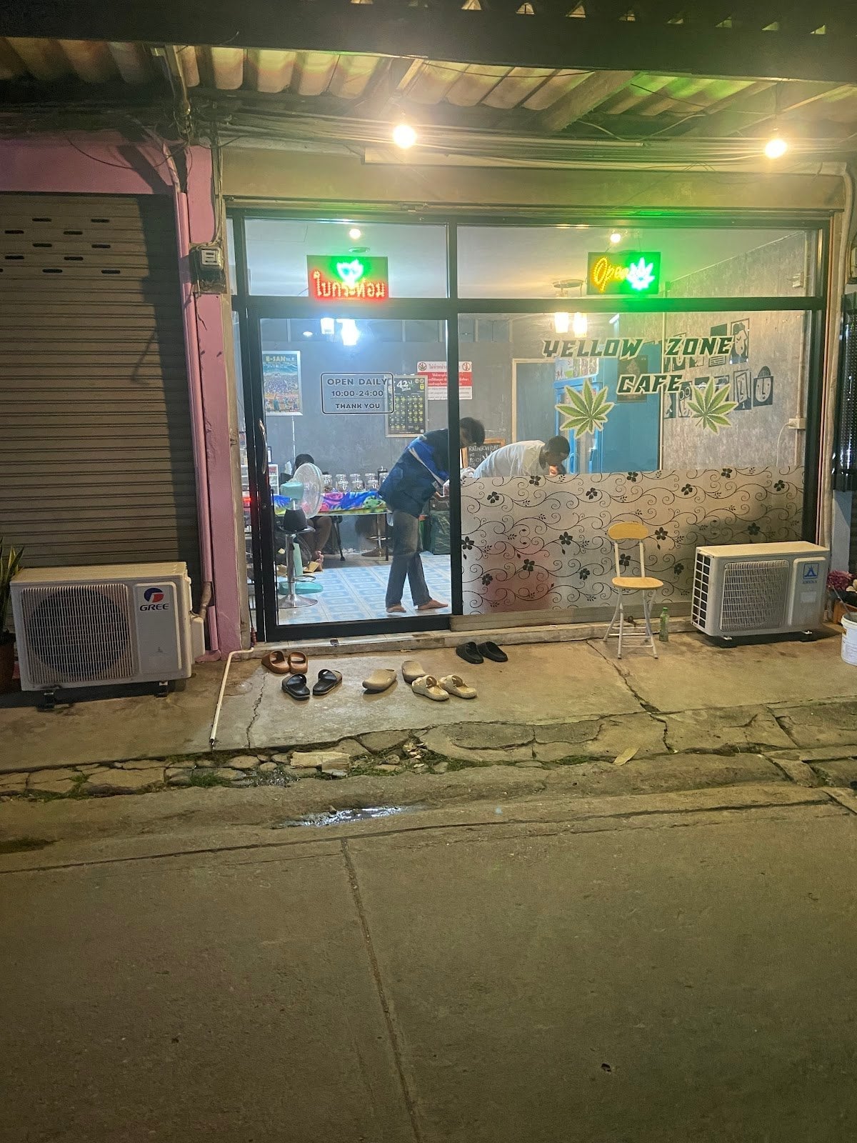 Yellow Zone Cafe