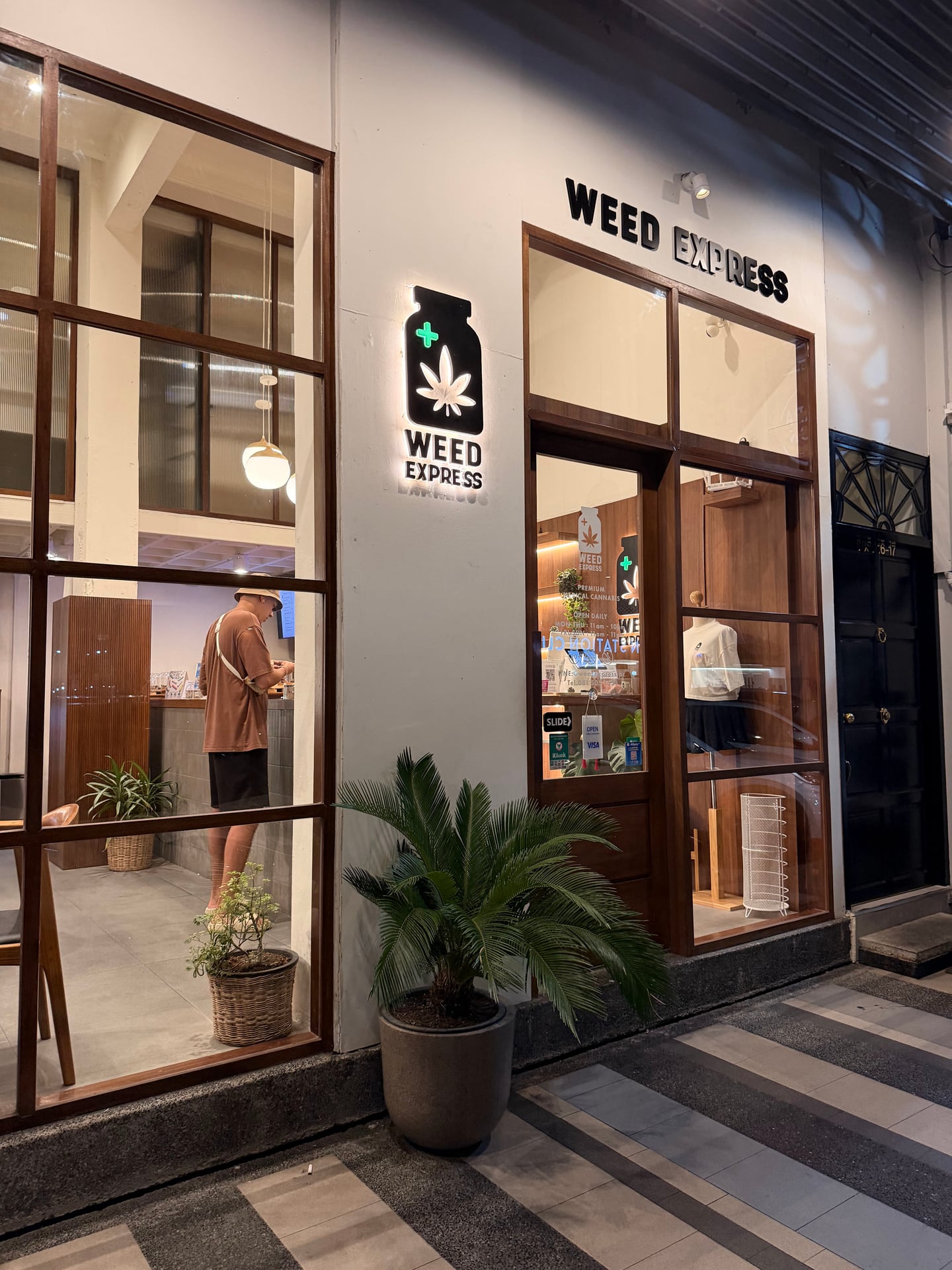 WEED Express Phloen Chit